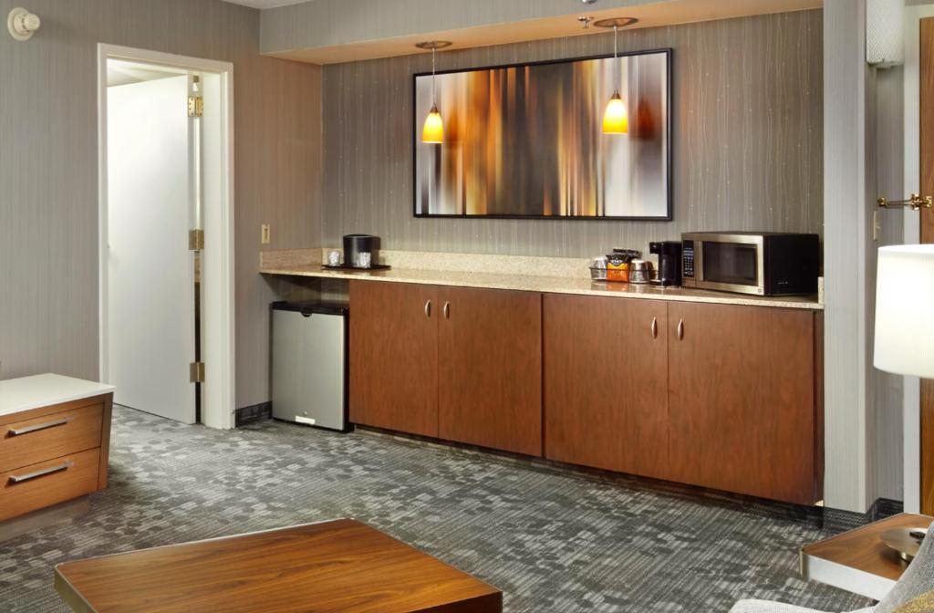 Courtyard by Marriott State College - Habitación Premium King