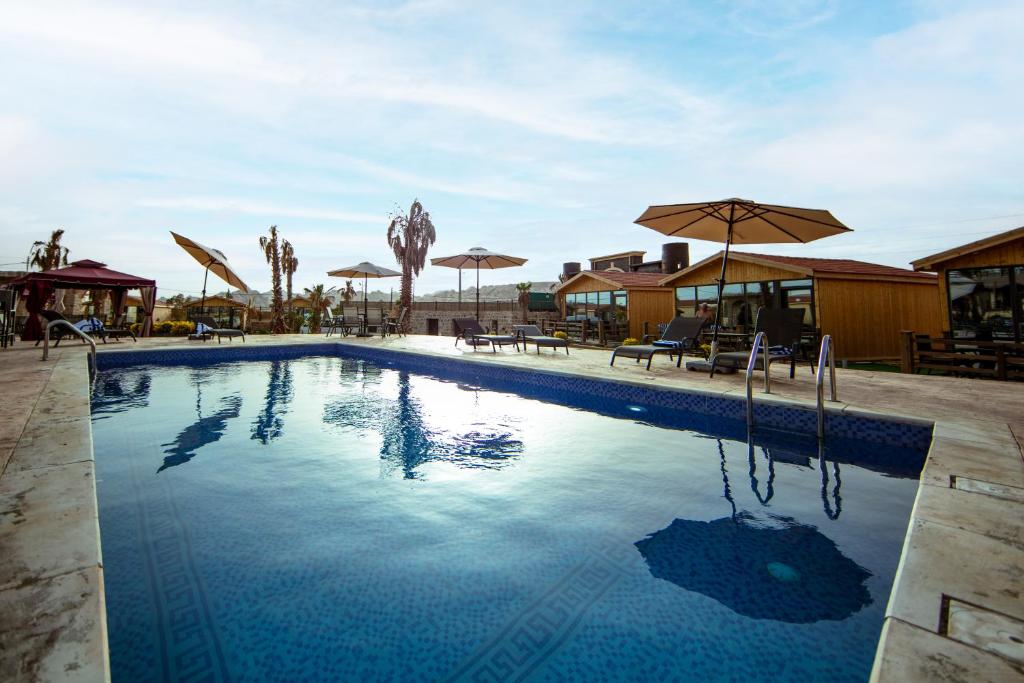 Bazén v ubytování Petra Seasons luxury Resort nebo v jeho okolí