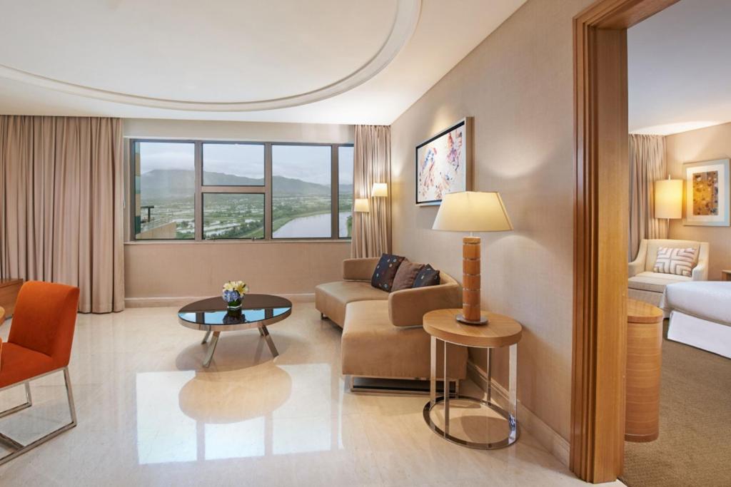 Posezení v ubytování Four Points by Sheraton Shenzhen