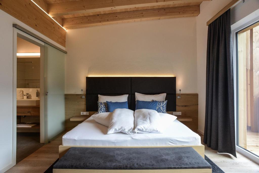 Postel nebo postele na pokoji v ubytování R Appartements Sommerbergbahnen inklusive