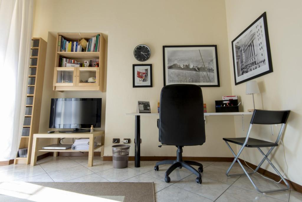 A television and/or entertainment centre at B&B - Il Portichetto