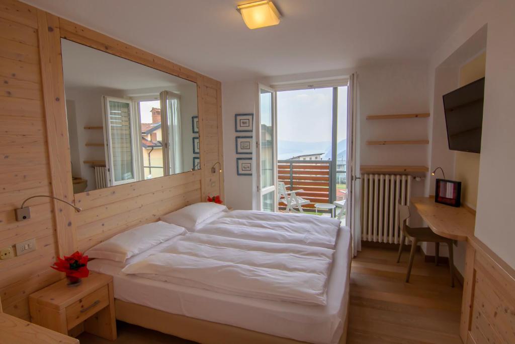 Postel nebo postele na pokoji v ubytování Hotel Miralago