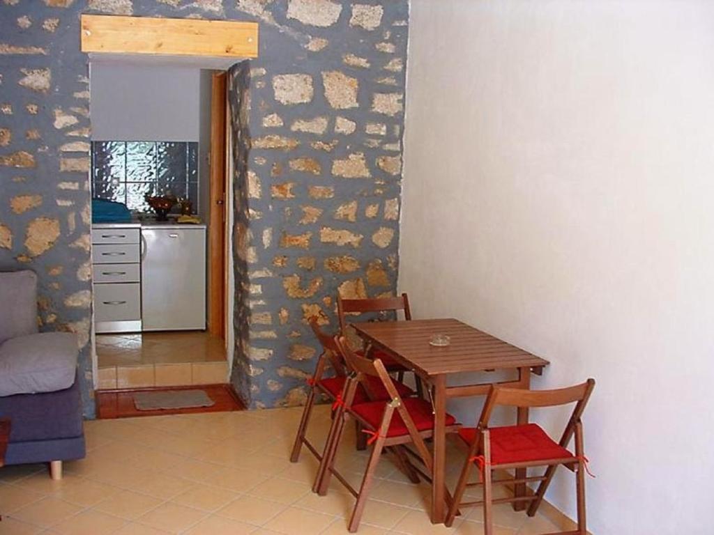Kuchyň nebo kuchyňský kout v ubytování Appartement in einem dalmatischen Haus in Novigrad-Dalmatien neben Zadar