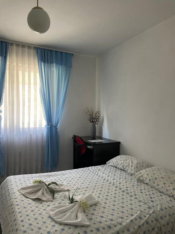 Communist style room - Image 2