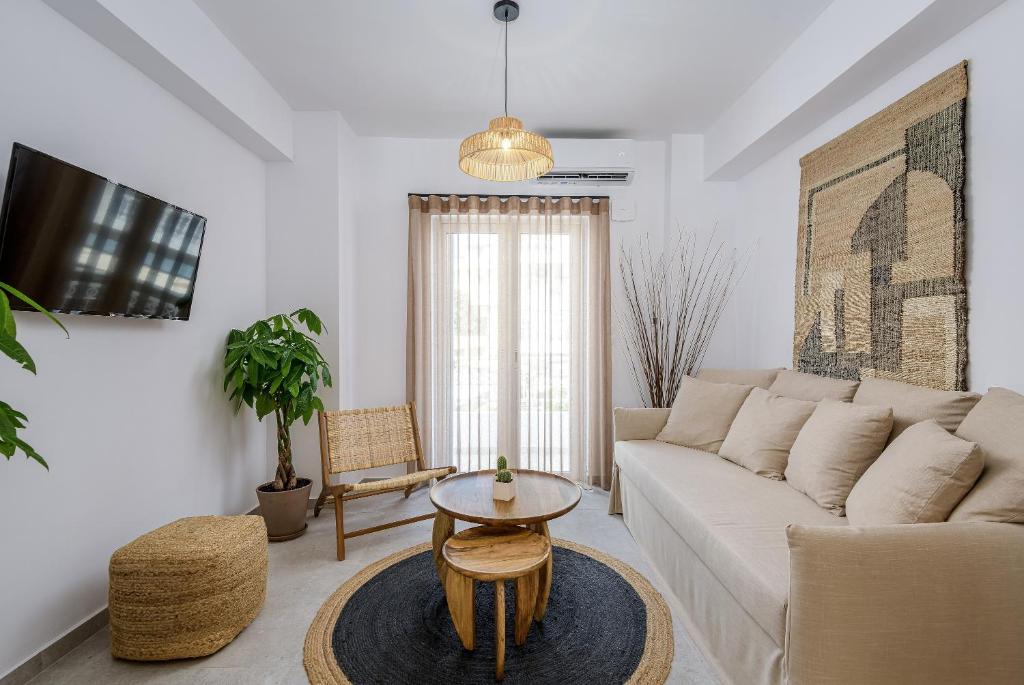 A seating area at Suites 33