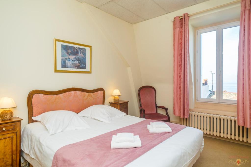 Postel nebo postele na pokoji v ubytování Hôtel Continental