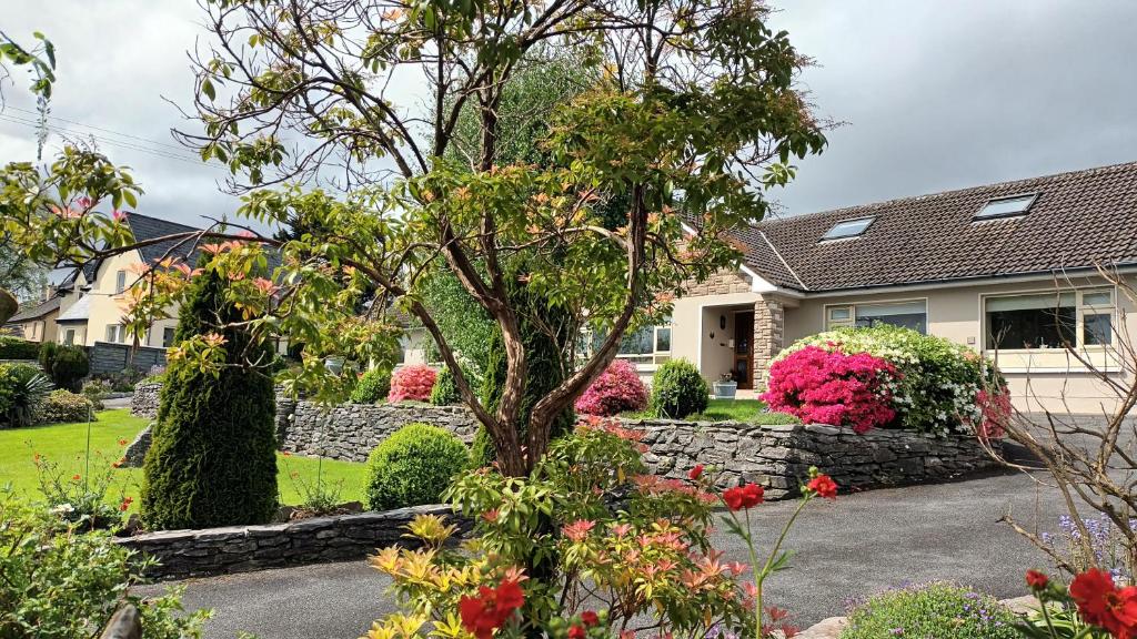 Aed väljaspool majutusasutust Laburnum B&B