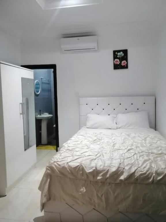 Voodi või voodid majutusasutuse Terra Suits, Accra toas