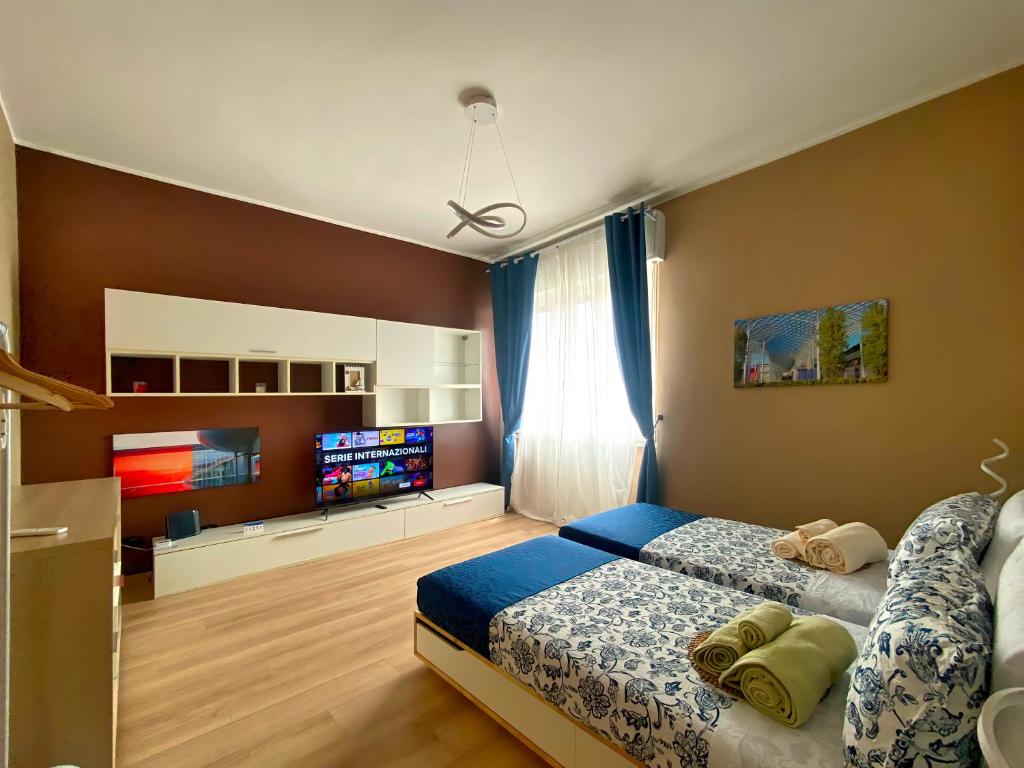 a bedroom with a bed and a flat screen tv at Rho Fiera Milano Apartment in Pero