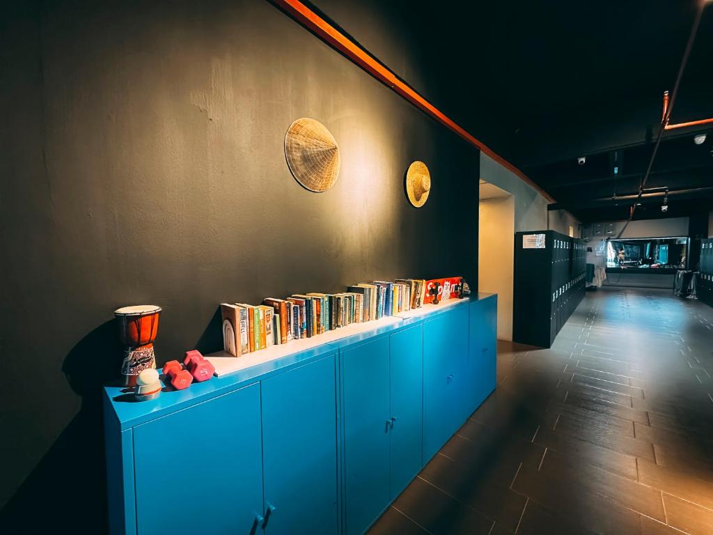 Příslušenství pro přípravu čaje a kávy v ubytování Bed Attitude Hostel Cenang