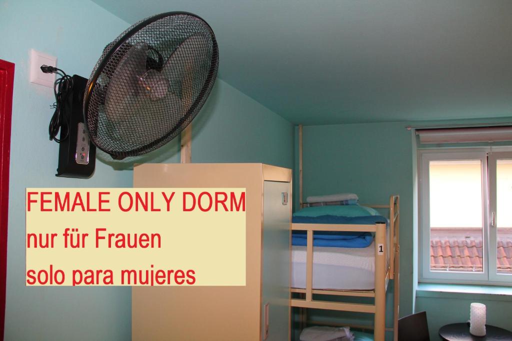 Postel nebo postele na pokoji v ubytování Oldtown Hostel Otter