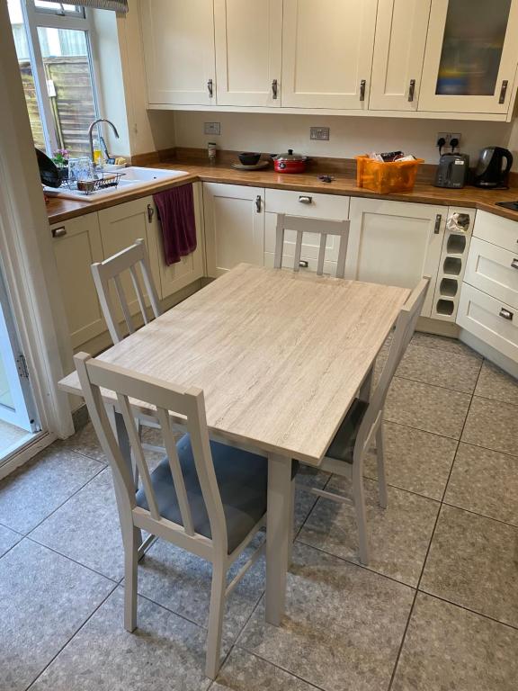 Bittern Lodge Homestay with Free Parking in Southampton - Double Room With Shared Bathroom