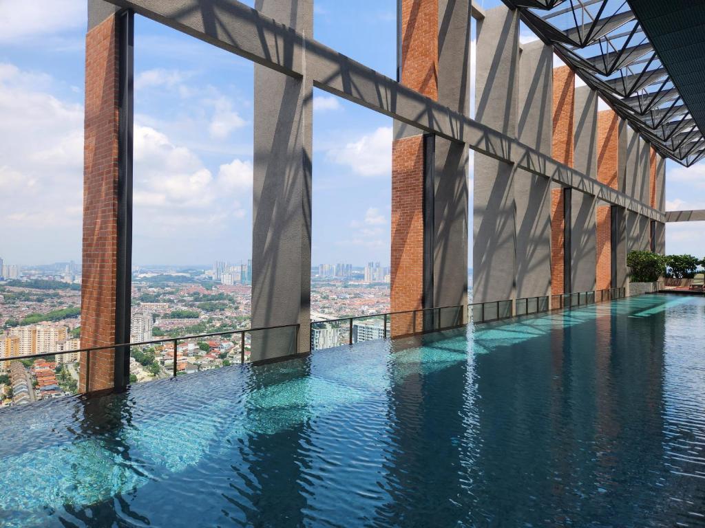 Bassein majutusasutuses Millerz Square OKR - Suites & Residences või selle lähedal