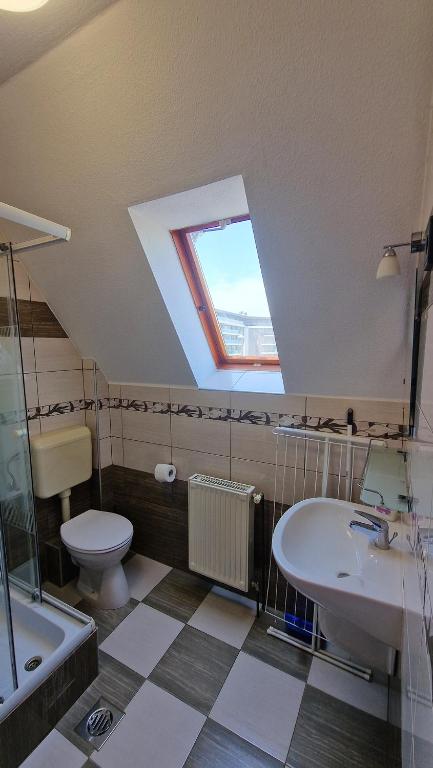 Koupelna v ubytování Napsugár Apartmanház
