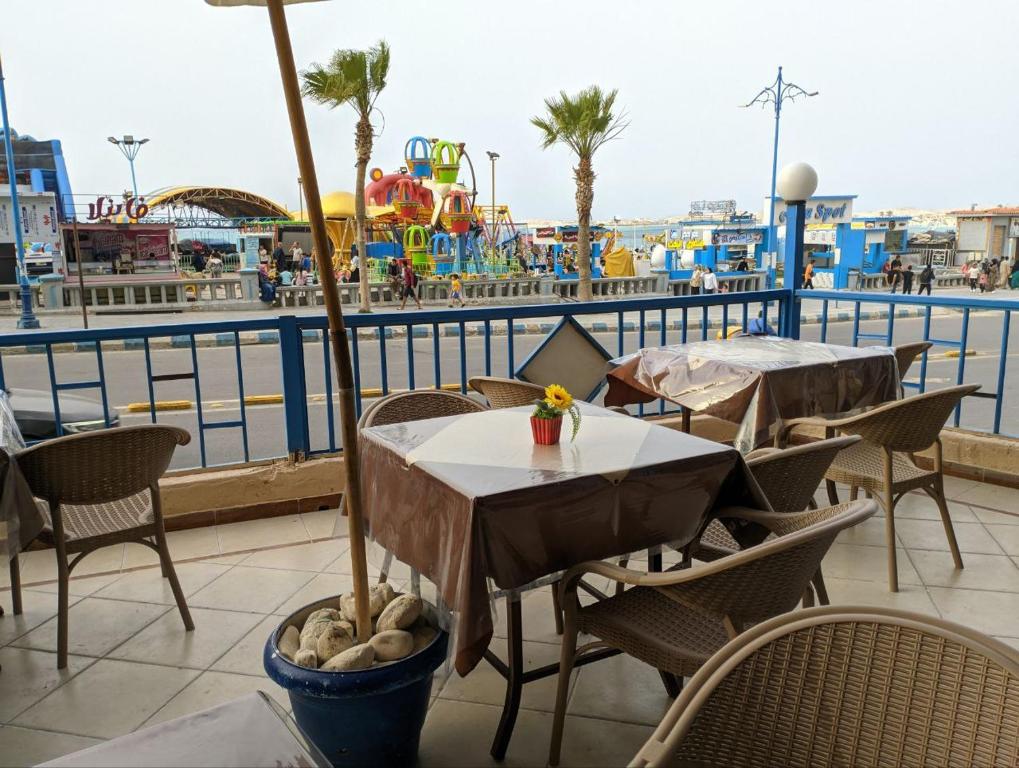 Restaurace v ubytování Royal Crown Hotel Marsa Matruh عائلات فقط