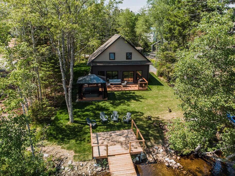 Mount Uniacke Lakefront Cottage, Canada