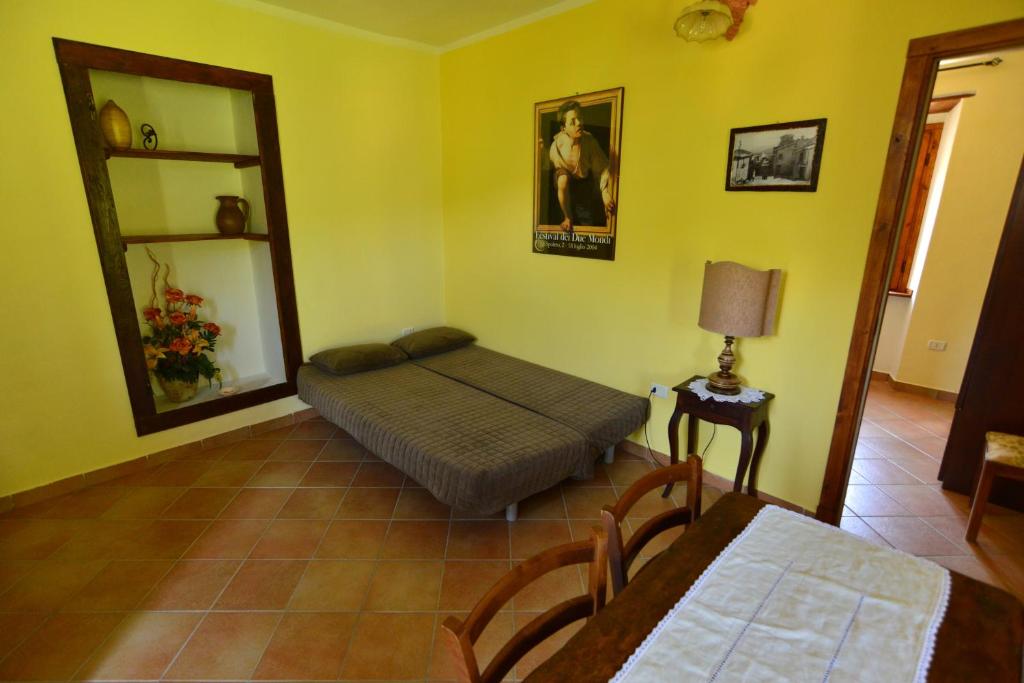 A seating area at Appartamento Le More