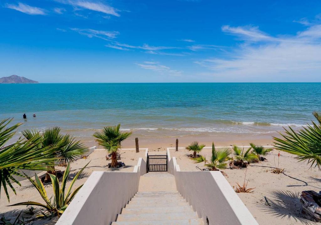 Beachfront condo for rent in Villas de Las Palmas San Felipe, San