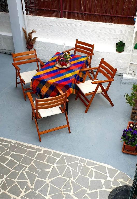 Patio lub wspólna przestrzeń na świeżym powietrzu w obiekcie Elizas house