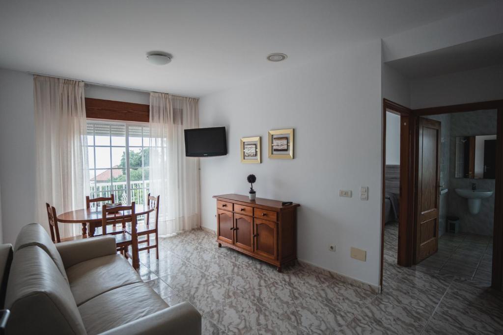 A seating area at Apartamentos Coral Do Mar I