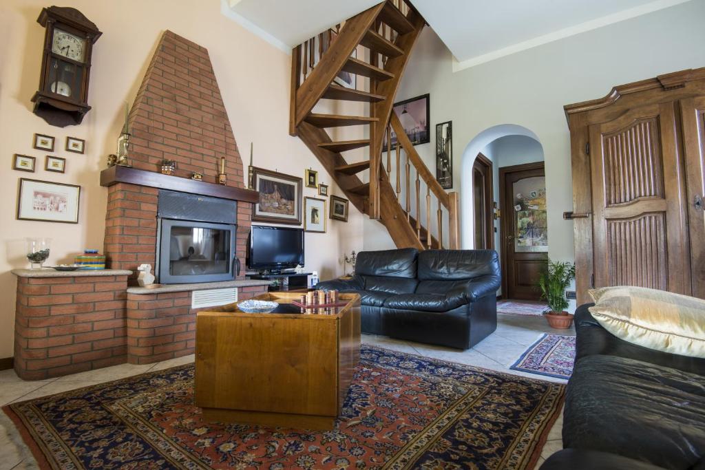 A television and/or entertainment centre at B&B - Il Portichetto