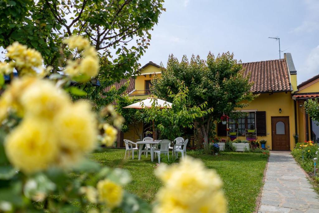 Vonkajšia záhrada v ubytovaní Villa Aurora