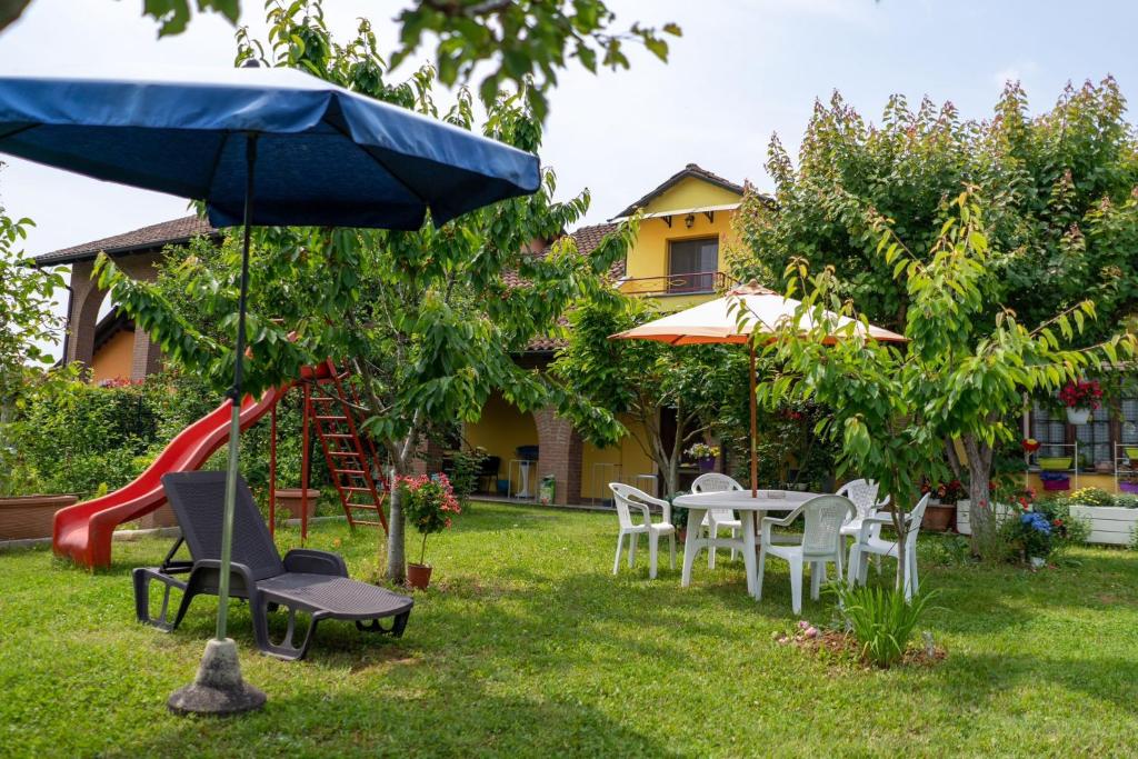 Vonkajšia záhrada v ubytovaní Villa Aurora