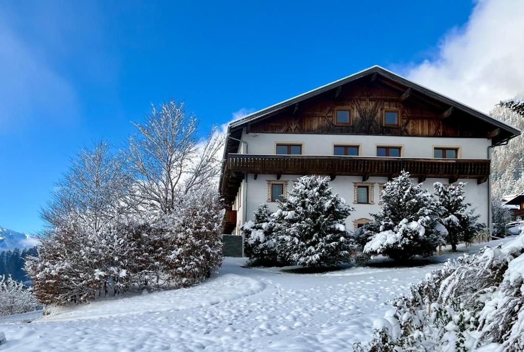 a house in the snow with trees in front at Pranger Hof in Trins