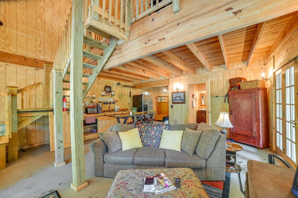 Dover Vacation Rental with Hot Tub and Horse Pastures, Dover
