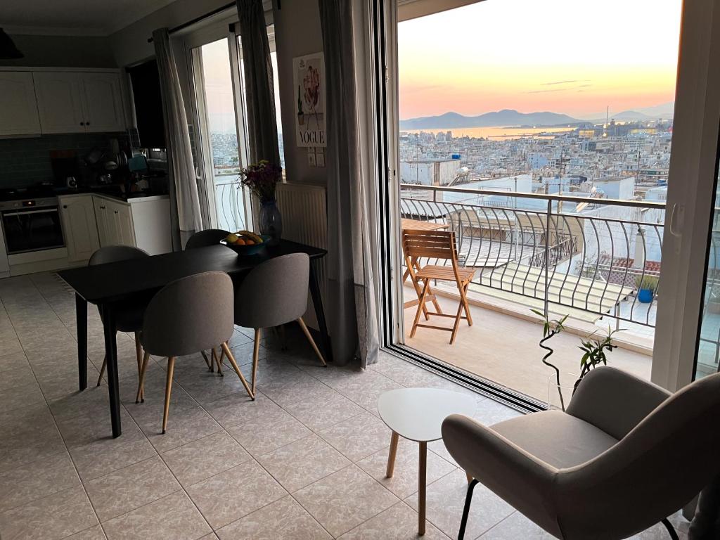 Balkón nebo terasa v ubytování Porto Pireo Penthouse Sea View