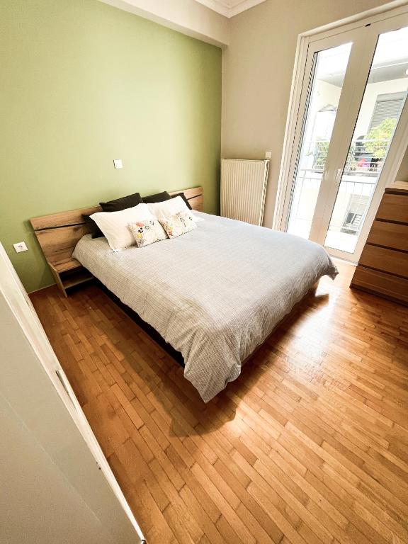Postel nebo postele na pokoji v ubytování Porto Pireo Penthouse Sea View