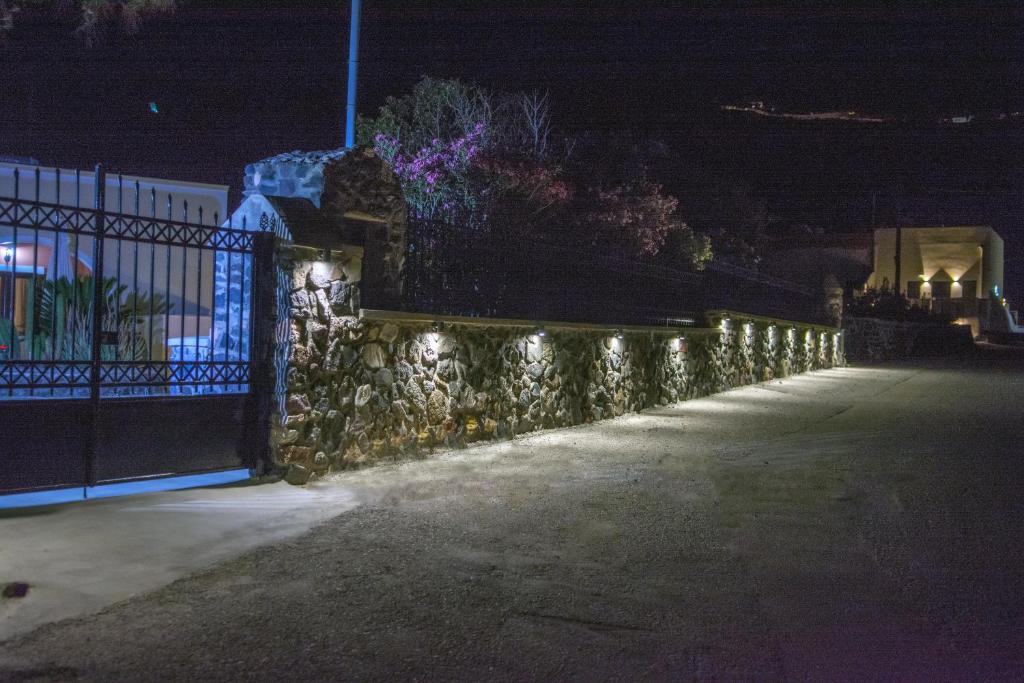 Fotografie z fotogalerie ubytování Karpimo Vineyard Villa with Heated Pool v destinaci Éxo Goniá