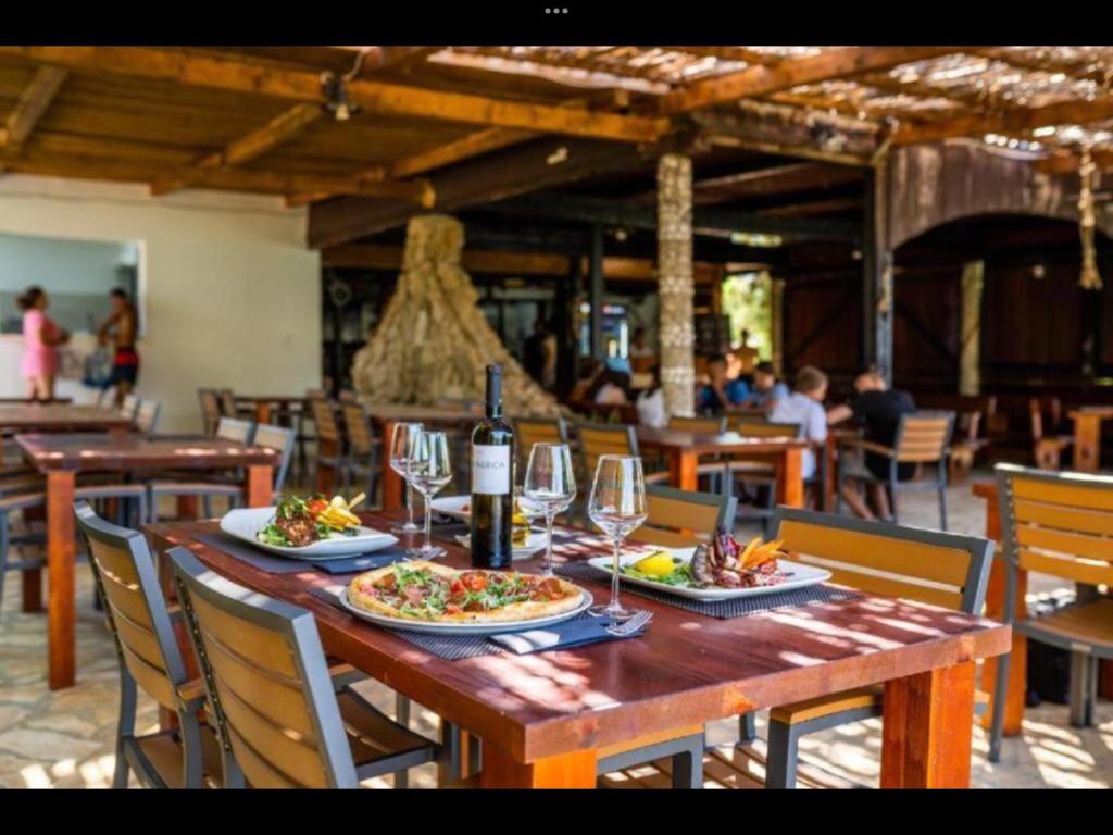 Restaurace v ubytování LunaBay SpiritoS Mobile Home, Terra Park SpiritoS