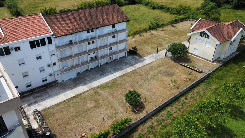an aerial view of a building with a yard at Summer Sky in Ulcinj