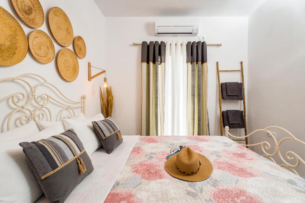 Ένα ή περισσότερα κρεβάτια σε δωμάτιο στο Cozy little house in Ios