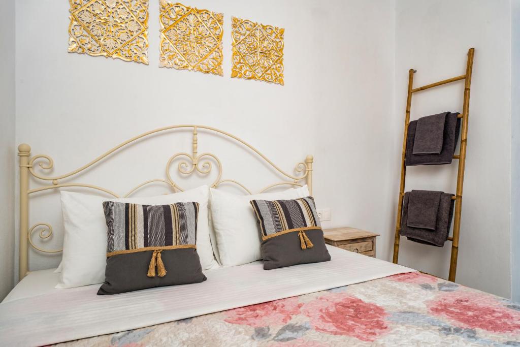 Ένα ή περισσότερα κρεβάτια σε δωμάτιο στο Cozy little house in Ios