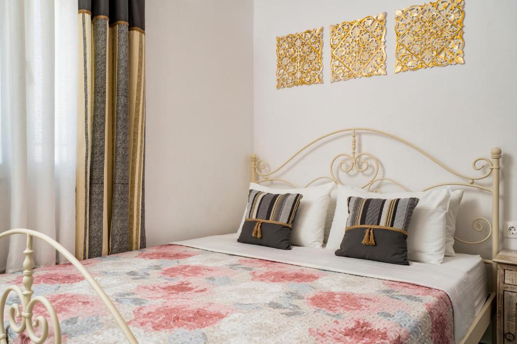 Ένα ή περισσότερα κρεβάτια σε δωμάτιο στο Cozy little house in Ios