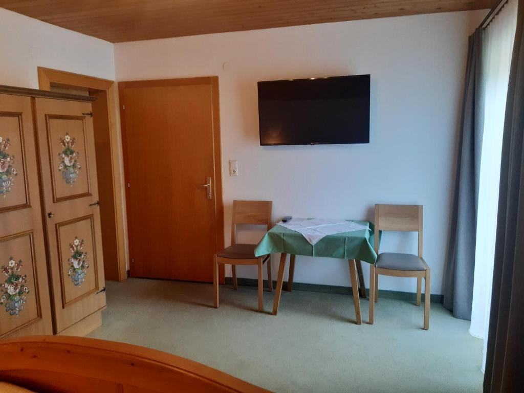 TV a/nebo společenská místnost v ubytování Haus Traudl