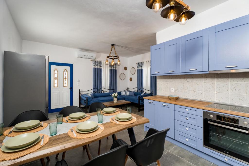 Η κουζίνα ή μικρή κουζίνα στο Cozy little house in Ios
