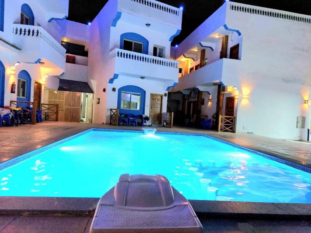 Bazén v ubytování Dahab Beach Lodge nebo v jeho okolí