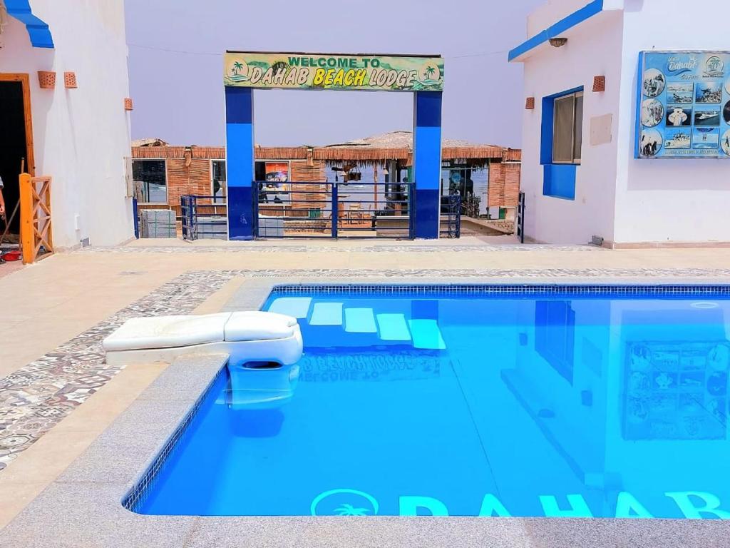 Bazén v ubytování Dahab Beach Lodge nebo v jeho okolí
