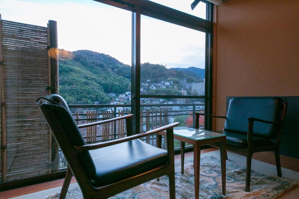 Nespecifikovaný výhled na hory nebo výhled na hory při pohledu z hotelu