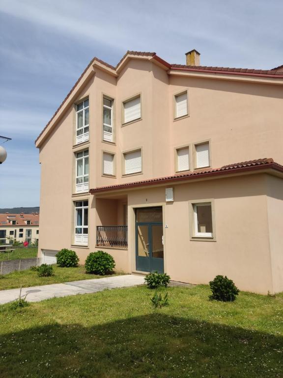 a large house with a lawn in front of it at Apartamento en Finisterre Fisterra in Finisterre