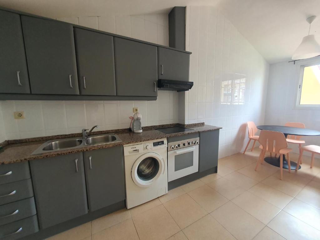 Kuchyňa alebo kuchynka v ubytovaní Penthouse Blanes