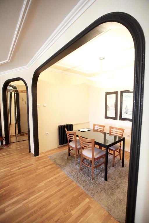 Tina Apartments - Luxury Two-Bedroom Apartment With Balcony