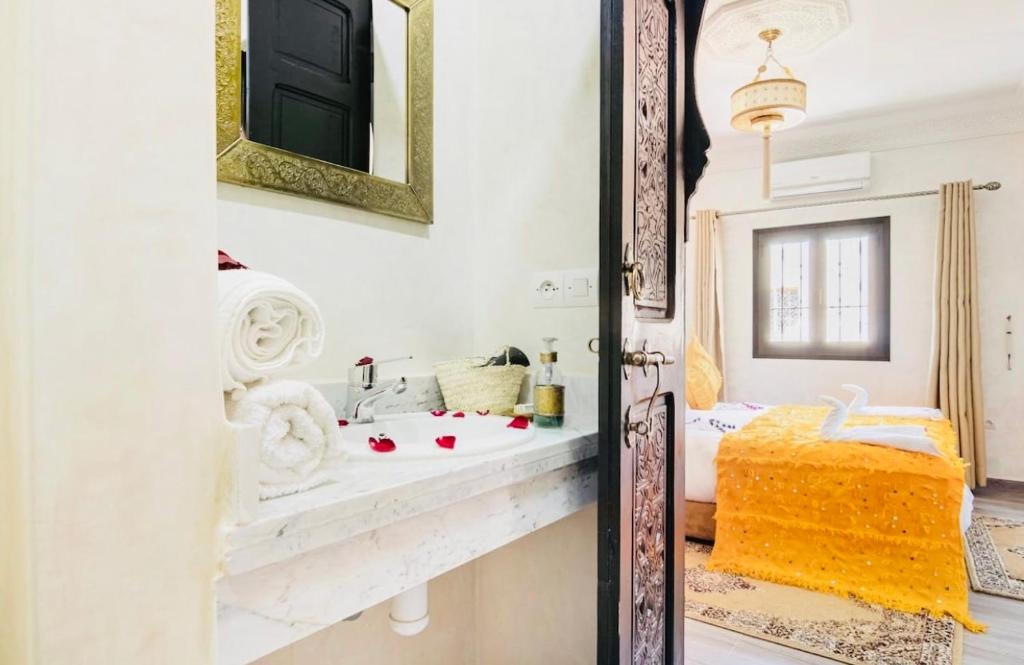 Postel nebo postele na pokoji v ubytování Riad Dar IMANE