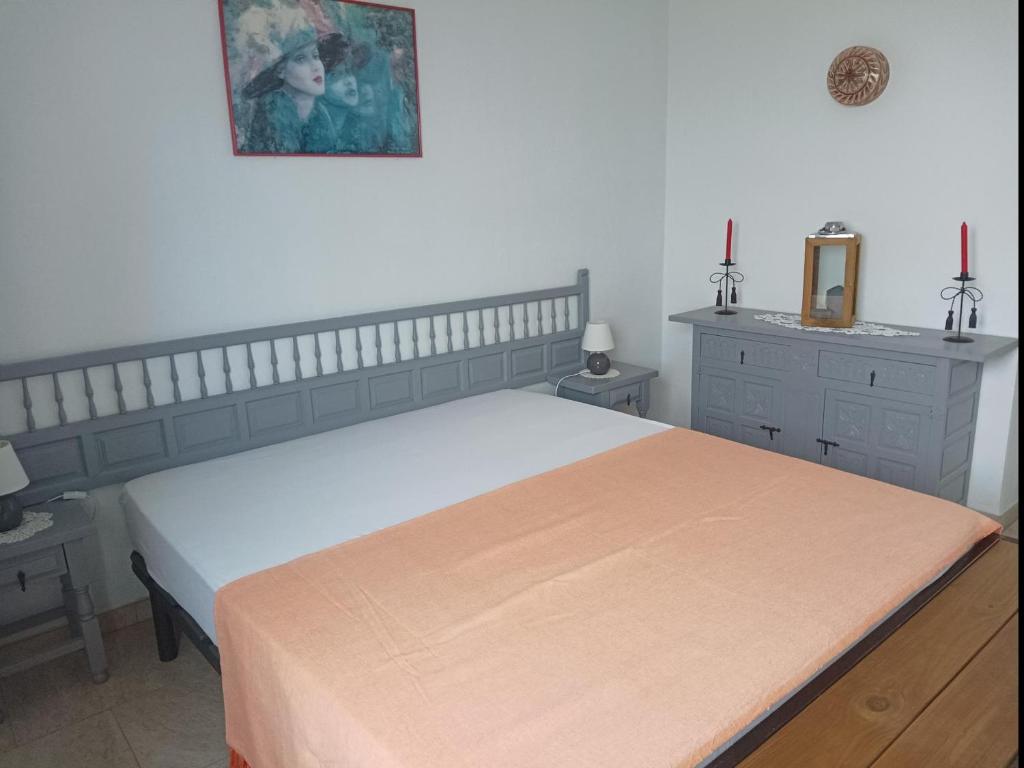 Posteľ alebo postele v izbe v ubytovaní Apartamento en Roses cerca de la playa para 4 pers. con TV - ES-204-20