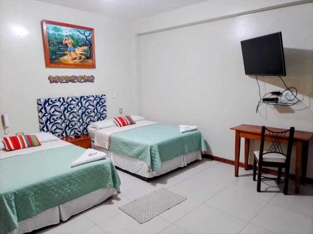 Ένα ή περισσότερα κρεβάτια σε δωμάτιο στο 101 RV Apartments Iquitos-APARTAMENTO CON SALIDA A PISCINA
