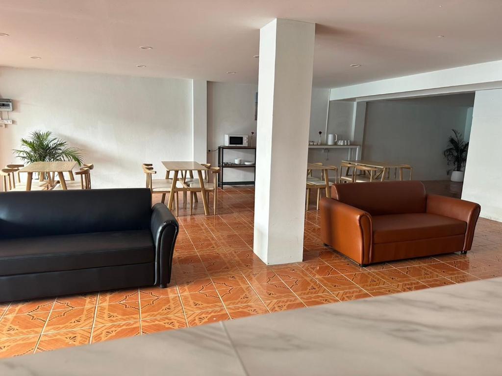 Posezení v ubytování MONTANA Hotel & Hostel Phuket