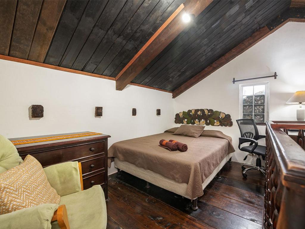 a bedroom with a bed and a desk and a desk at Loft El Chiquito in Antigua Guatemala
